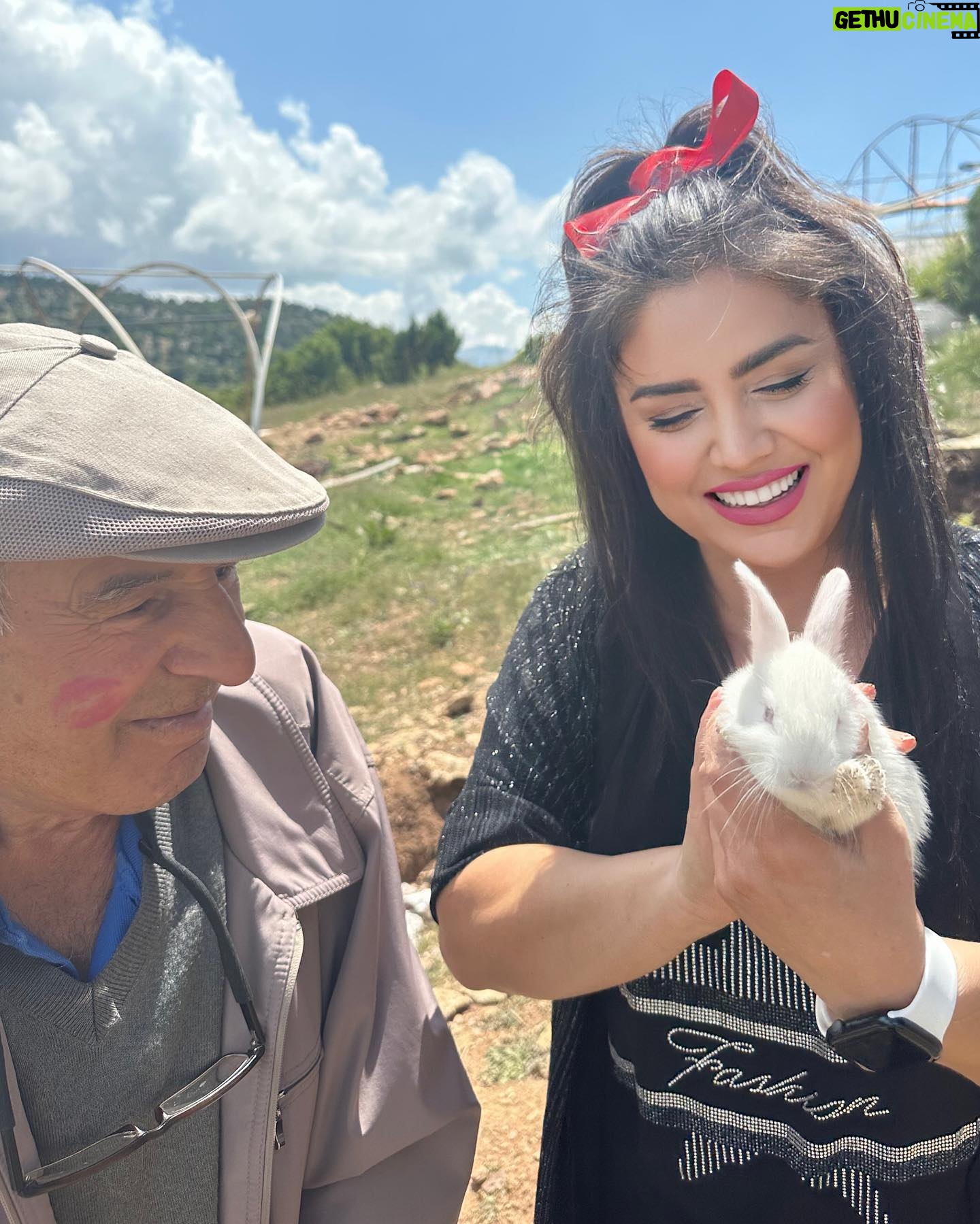 Özlem Balcı Instagram - Bu anlamlı günde abimle birlikte babama hediye olarak o çok istediği Koç’u aldık.Mutluluğuna kurban olduğum Babacığım ve Başta aziz şehitlerimizin kıymetli babaları olmak üzere, büyük Türk milletinin asil evlatları olan Ülkü Ocaklı her genci evladı bilen Bilge Liderimiz, saygıdeğer büyüğümüz Sn. Devlet Bahçeli Beyefendi'nin şahsında tüm babalarımızın ve kendi babam Mehmet Balcı’nın #BabalarGünü kutlu olsun🇹🇷🇹🇷🇹🇷