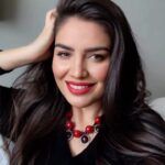 Özlem Balcı Instagram - İki diyar arasında araftayım Birine gidemiyorum, Birine sığamıyorum...