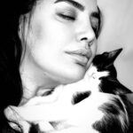 Özlem Balcı Instagram – Ey oğul …
Öyle insanlar göreceksin ki ;
Koyunu yemek için 
Tilkiyle plan yapacaklar
Kurtla birlikte öldürecekler 
Çobanla birlikte yiyecekler 
Sahibiyle birlikte yas tutacaklar
Hiç bir şey olmamış gibi davranacaklar