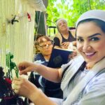 Özlem Balcı Instagram - Biz bu bayram da yine sıla-i devriye ve kilim dokumasındayız aileyle geçirilen her vakit bereket ve sevaptır… Hayırlı bayramlar diliyorum🌹☀️🫥