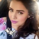 Özlem Balcı Instagram - Bahar gözler de buğulu bir bakış, Tatlı bir melodi söyler aşk ile Yare. Muarız bir sevda belki ondan kaçış, Belki sihr-i aşık takıldı diye, Yürekte yanış...✍️ Yıldız⭐️ #iyigeceler ☕️⚘️🦋💙 #GeceyeBirNot ✍️💫