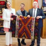 Özlem Balcı Instagram – Sayın Genel Başkanımızın teşviki ve her türlü desteği sonucunda bir seçim dönemi daha bitti. Bu süreçte sabır ve fedakarlıklarıyla emek ve katkı veren saygıdeğer hocalarıma, sanat dünyamızın değerli temsilcilerine şükranlarımı sunuyorum.Allah razı olsun🇹🇷🇹🇷🇹🇷
@dbdevletbahceli #semihyalçın @izzetulviyonter @hacialikonuk