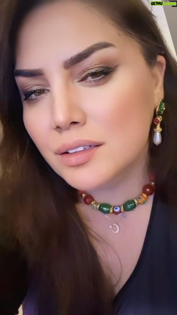 Özlem Balcı Instagram - “Kavga ederek çözebileceğiniz konuları konuşarak uzatmayın.” 😉😎😊