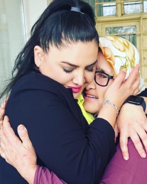 Özlem Balcı Instagram - Deve çobanından bağban olursa; dikeni bırakıp kıyar güle 🇹🇷🌹