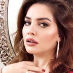 Özlem Balcı Instagram - Bu dünyada rahat etmek istiyorsan; Özlem’in dostu ol, evcil hayvanı ol, sevgilisi ol, bir şekilde tanış… Ama kendisi olma 🙆🏻😁🌹