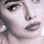 Özlem Balcı Instagram – Kendinize depresyon ya da itibar kaybı teşhisi koymadan önce, çevrenizdekilerin aşağılık insanlar olmadıklarından emin olun.

William Gibson