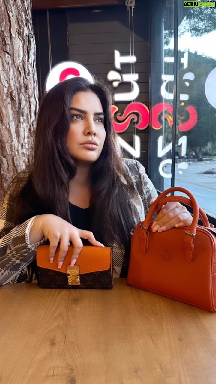 Özlem Balcı Instagram - Dervişe, Huzur ve sakinlik için ne yapmalı * Derviş dedi ki; * Nefreti bırak, Kalbin sevgi ile dolsun * Endişelenmeyi bırak, Yarının huzur bulsun * Fazlalıkları bırak, Hayatın sade olsun * Beklentileri bırak, Belirsizlikler kaybolsun * Dünyayı bırak, Ahiretin olsun🤍