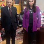 Özlem Balcı Instagram - “Biz dünya saltanatına değil, milletimizin sevdasına talibiz. Çünkü biz, “önce ülkem ve milletim, sonra partim ve ben” diyen fedakar vicdanlarız, aynı şekilde ilkeli ve tutarlı Türkiye sevdalılarıyız. Bir belediye başkanı, yöresinin en mağdur insanını mutlu ve huzurlu insan yapasıya kadar rahat uyku bile uyuyamaz.” sözlerini yüreğimize nakşettiğimiz, bir ömür baş ucu nasihatı olarak muhafaza edeceğimiz saygıdeğer genel başkanımız, büyüğümüz, liderimiz Devlet Bahçeli beyi ziyaret ettim. Liderimizin hayır dua ve talimatlarını aldım. Ömrü bereketli olsun…