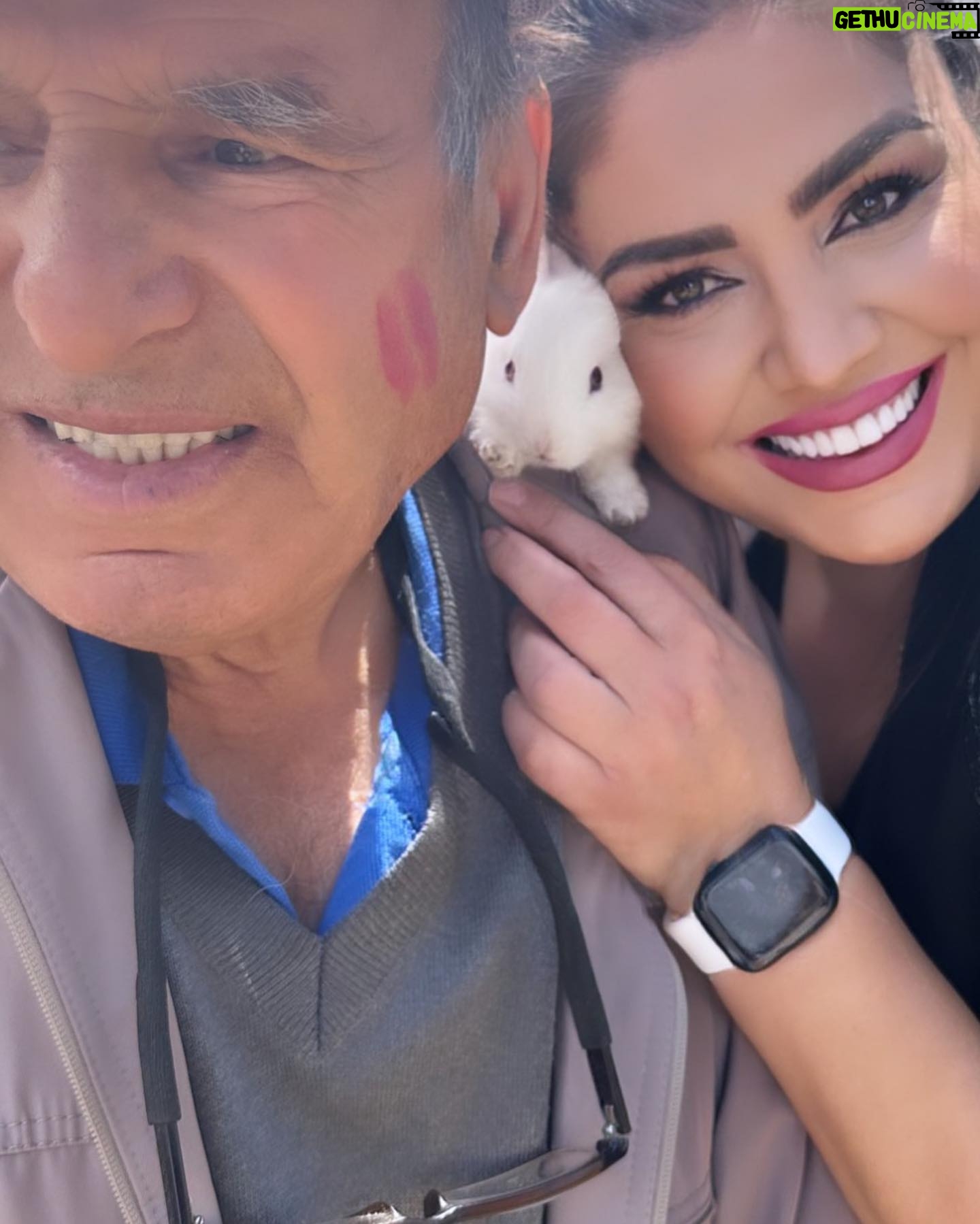 Özlem Balcı Instagram - Bu anlamlı günde abimle birlikte babama hediye olarak o çok istediği Koç’u aldık.Mutluluğuna kurban olduğum Babacığım ve Başta aziz şehitlerimizin kıymetli babaları olmak üzere, büyük Türk milletinin asil evlatları olan Ülkü Ocaklı her genci evladı bilen Bilge Liderimiz, saygıdeğer büyüğümüz Sn. Devlet Bahçeli Beyefendi'nin şahsında tüm babalarımızın ve kendi babam Mehmet Balcı’nın #BabalarGünü kutlu olsun🇹🇷🇹🇷🇹🇷