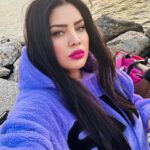 Özlem Balcı Instagram - Kapitalizm bisikleti sevmez. Çünkü bisiklet sürmek ekonomi için kötüdür. Bisiklet süren insan otomobil almaz, akaryakıt almaz, kasko yaptırmaz, motorlu taşıt vergisi ödemez, arabayı servise götürmez, yedek parça satın almaz ve işin kötü tarafı sağlıklı olur. —Morgan FREEMAN