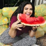 Özlem Balcı Instagram - Kendi bahçemde yetiştirdiğim garpuzın dadı bereketi başka oluyor🧿🍉🍉🍉