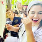 Özlem Balcı Instagram - Biz bu bayram da yine sıla-i devriye ve kilim dokumasındayız aileyle geçirilen her vakit bereket ve sevaptır… Hayırlı bayramlar diliyorum🌹☀️🫥