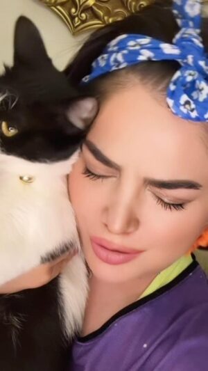Özlem Balcı Instagram - Oğlum Kahraman kameraları sevmiyordu…🧿
Ramazan hayırlara vesile olsun. 
Bu mübarek ayda çocuklar, doğa, masum canlar hiç incinmesin. 
Dünyaya barış gelsin. 
Hassasiyet, özen, nezaket ve dikkat; hayatın, eylemlerin içinde olduğunda insanı, çevresini, hissettiklerini, sonuçlarını değiştiren bir yapıya sahiptir. 
Hoş gel ya şehri ramazan. 
#Ramazan🌙