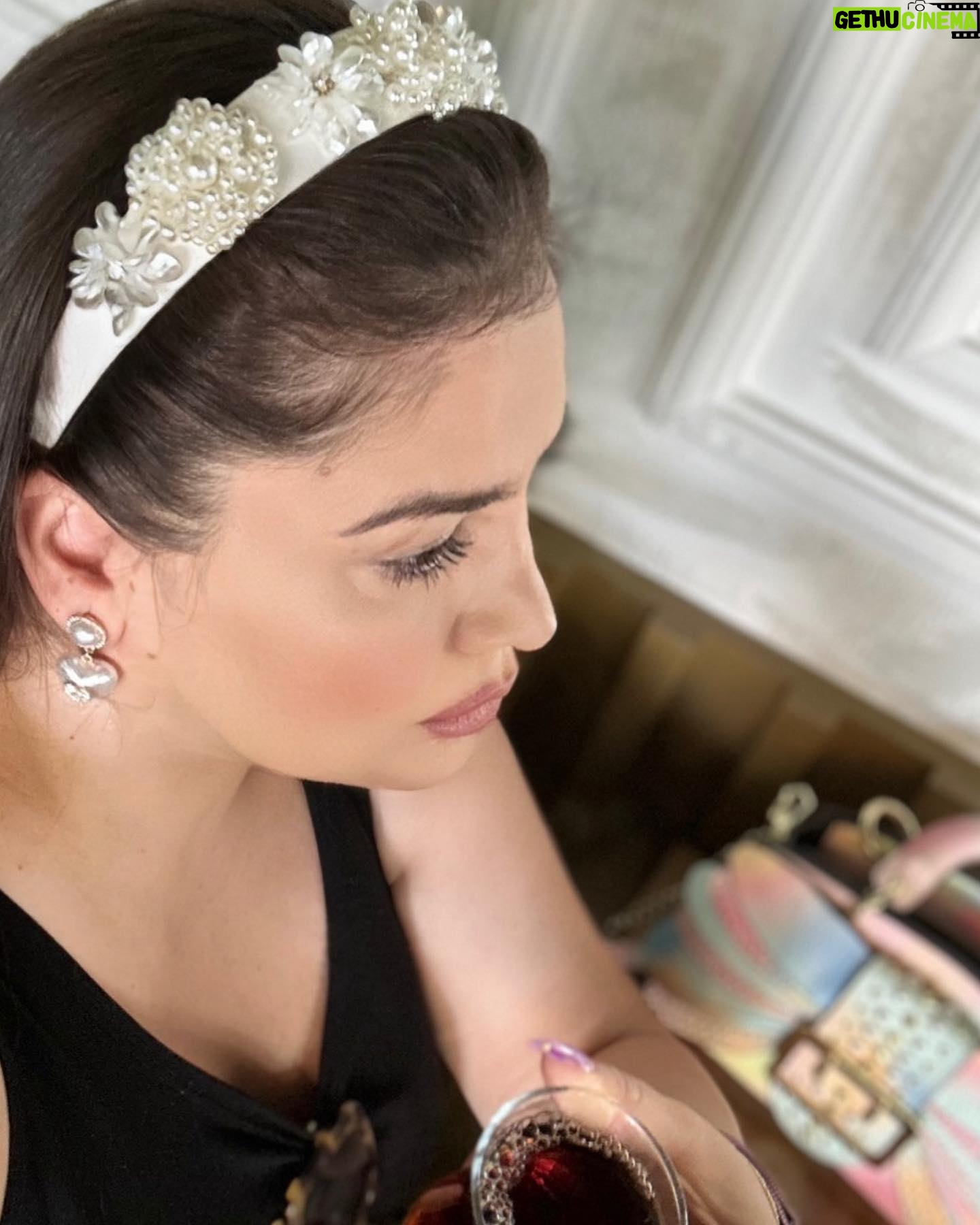 Özlem Balcı Instagram - İki gün üzere geçiyor ömrüm: Özlem ve özlem ertesi…