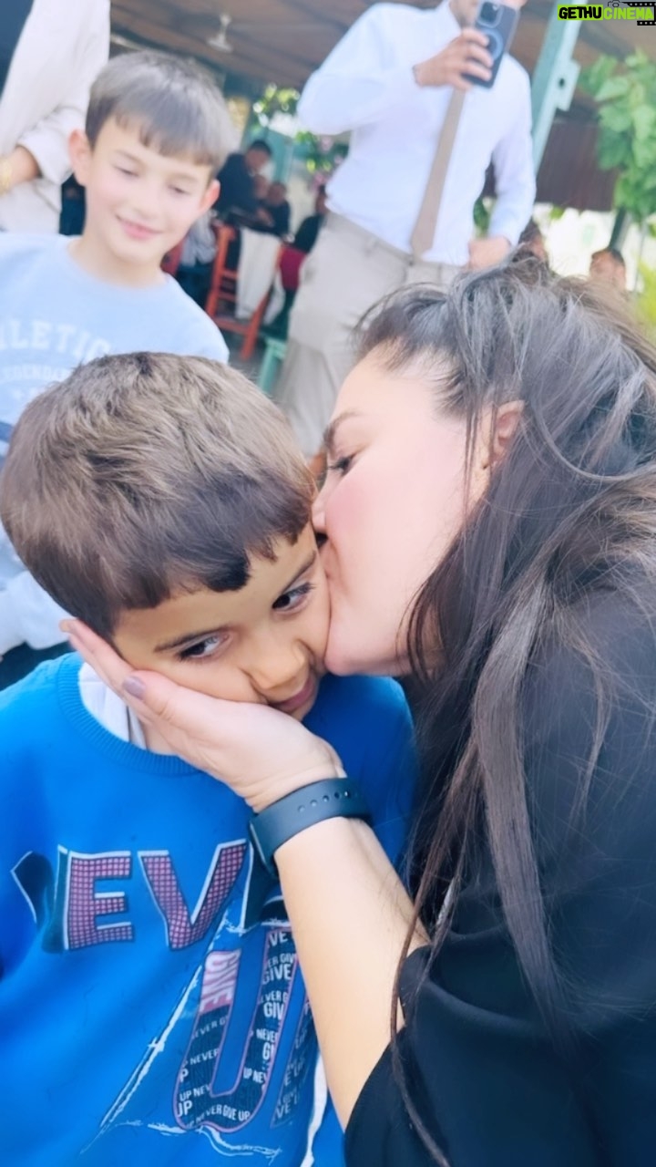 Özlem Balcı Instagram - Çocuklar bizim geleceğimiz...🤗 Bugün kıymetli evlatlarımız ile bir araya gelerek, birlikte vakit geçirdik. Muhabbetleri, samimiyetleri ve gülen yüzleri mutlulukların en güzeli…☺️ İyi ki varsınız❤️🧒🧑