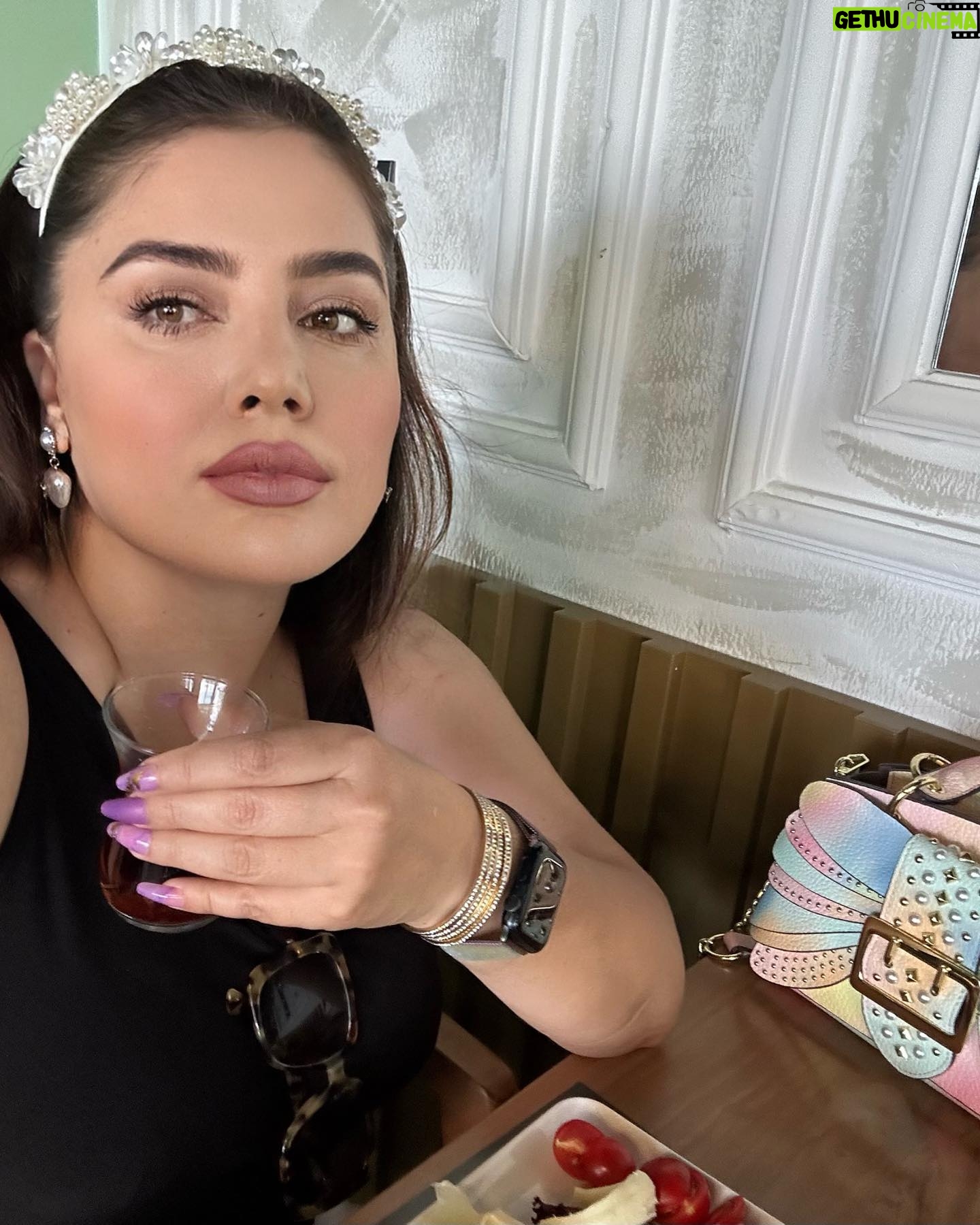 Özlem Balcı Instagram - İki gün üzere geçiyor ömrüm: Özlem ve özlem ertesi…