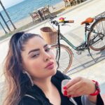 Özlem Balcı Instagram - 1.foto: Yine mi çiçek😎 2.foto: Yine 🌹