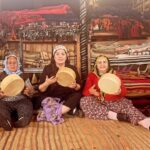 Özlem Balcı Instagram – Delbekçilik kültürü bitmeye yüz tutmuşken bizlere yeniden yaşatan Türkan ve Yaprak ablaya; @delbekciturkan keşkek ikramı ile tüm Fethiyeli kadınları yörük çadırında misafir eden Dayım @kerimogluismail e, Tüm Türkiye’ye Dilber şarkısını sevdiren @yilmaz.erdogan a @hazarerguclu ye @erkalsonel e teşekkür ederiz 🧿🙏🎬🎤
