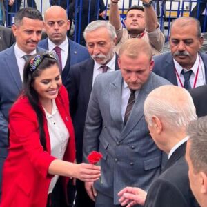 Özlem Balcı Instagram - Her daim izinde… Her zaman emrinde… Var olsun Milliyetçi Hareket Partisi 🇹🇷🇹🇷🇹🇷 @dbdevletbahceli