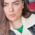 Özlem Balcı Instagram - ‘Radar cezası beş bin lira mi olur’ diye polis abiye isyanım bu şarkı😎😔