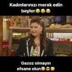 Özlem Balcı Instagram - Tv açınca kendine denk gelmek🤣🤣🤣 #seksenler #trt1