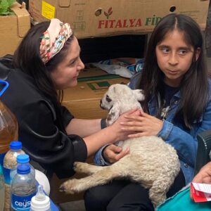 Özlem Balcı Instagram - Bugün sabah çok erken saatten itibaren geceye kadar seçim çalışmamızda yanımızda olan Muğla Ülkü Ocakları Başkanımız @sametyuce.48 ve tüm ekibine çok teşekkürler 🇹🇷🇹🇷🇹🇷 Kutlu davamızda halkımızın gönlünde olmak gurur verici🧿🌹