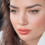 Özlem Balcı Instagram - Sevgili @ebrugundes ne güzel şarkı bu❤️👋 Fethiye şivesi ile yani demek istiyor ki; Ece size nolubatırı höle bi gırana gedin eyerim olsun elime alamayı bi alırsam yargınına hurarım töbelerim olsun köpeğiniğbi çığırdırın. Voyn nacap şey gırıklı olduga borda!😄 Sadece yörüklerin anladığı Fethiyelice bu yazdığımı çözebilen yorumlara gelsin😅👋🧿🐐