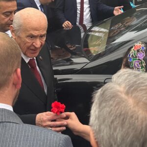 Özlem Balcı Instagram - Her daim izinde… Her zaman emrinde… Var olsun Milliyetçi Hareket Partisi 🇹🇷🇹🇷🇹🇷 @dbdevletbahceli