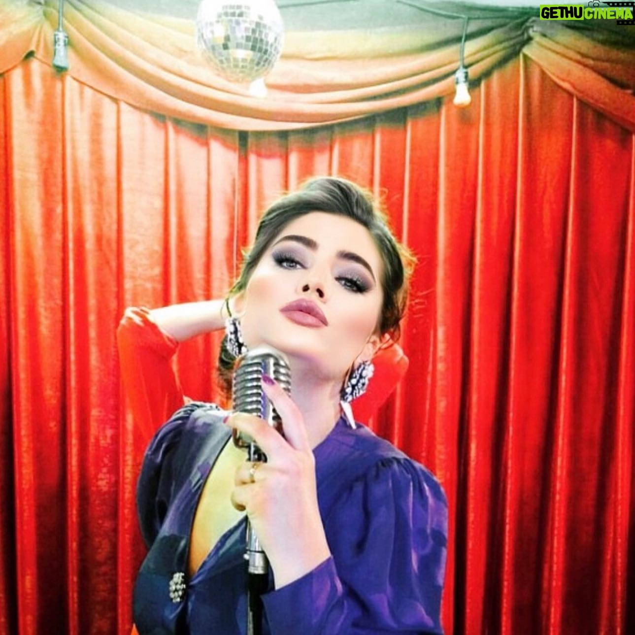 Özlem Balcı Instagram - Nostaljik kareler seksenler notaları💃🏽