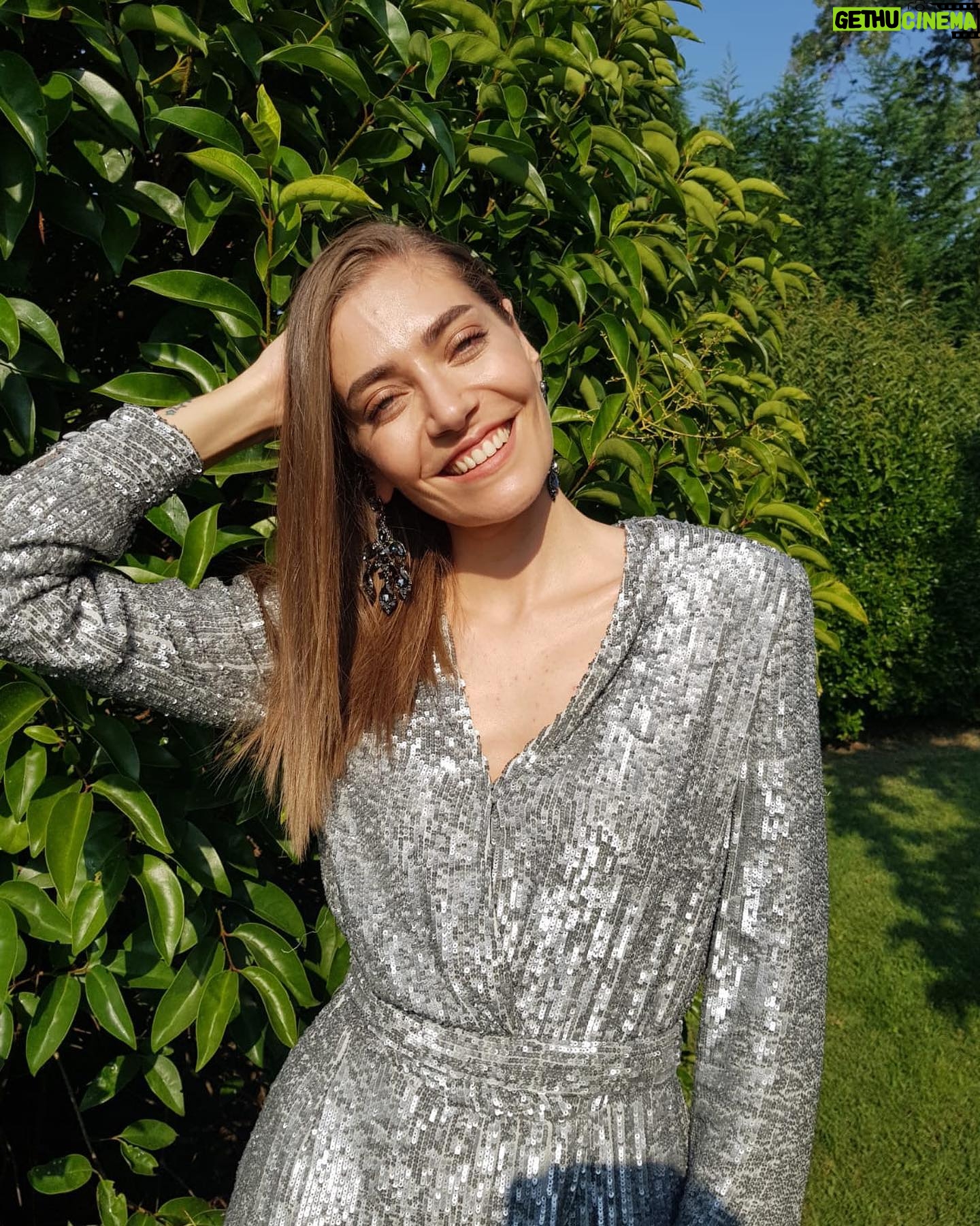 Öznur Serçeler - 171.1K Likes - 🗯