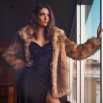 Öznur Serçeler Instagram – ⠀
Cem Talu  çekiminden ✌🏼⠀
⠀
Fotoğraf: @cemtalu⠀
Styling: @seydasozuer⠀
Makeup: @alevkaya⠀
Hair: @batuhangelisli⠀
@parkhyattistanbul⠀
@icontalentofficial ⠀
@melikeagar⠀
@basakgunesberk