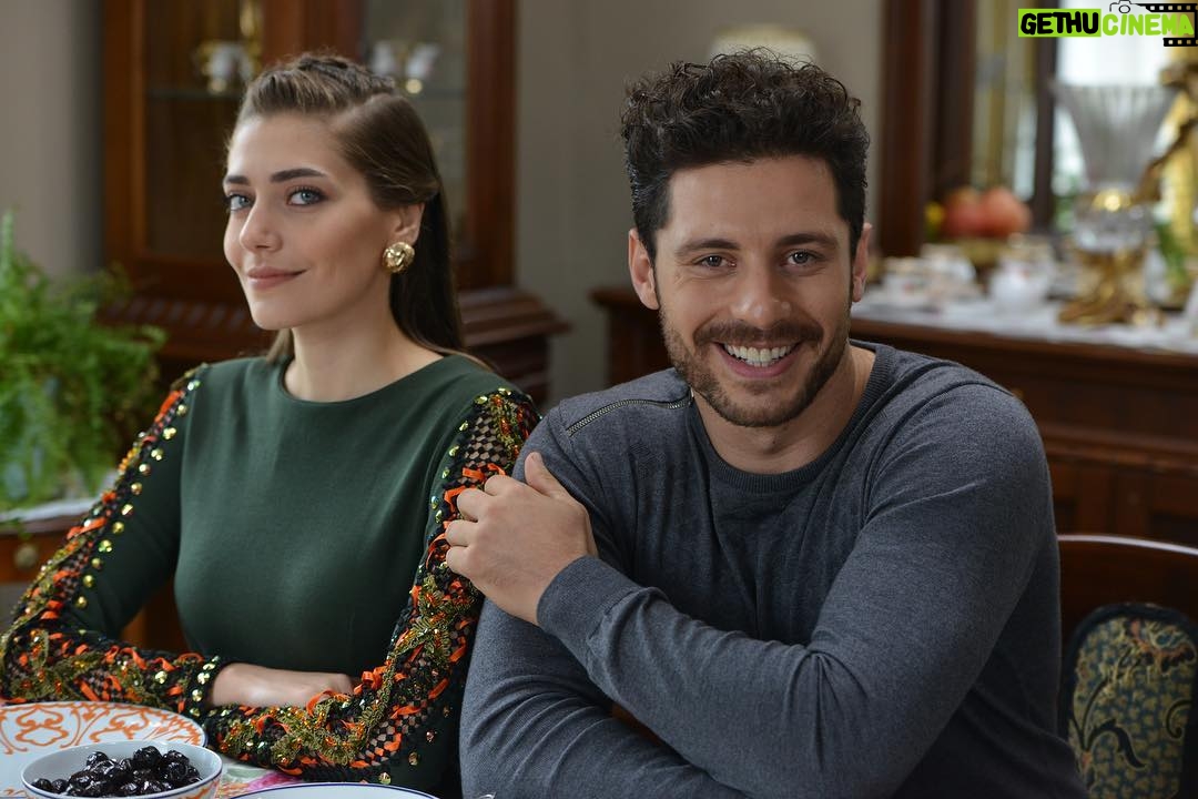 Öznur Serçeler - 178.1K Likes - LeyMan sevenler parmak kaldırsın ☝🏼