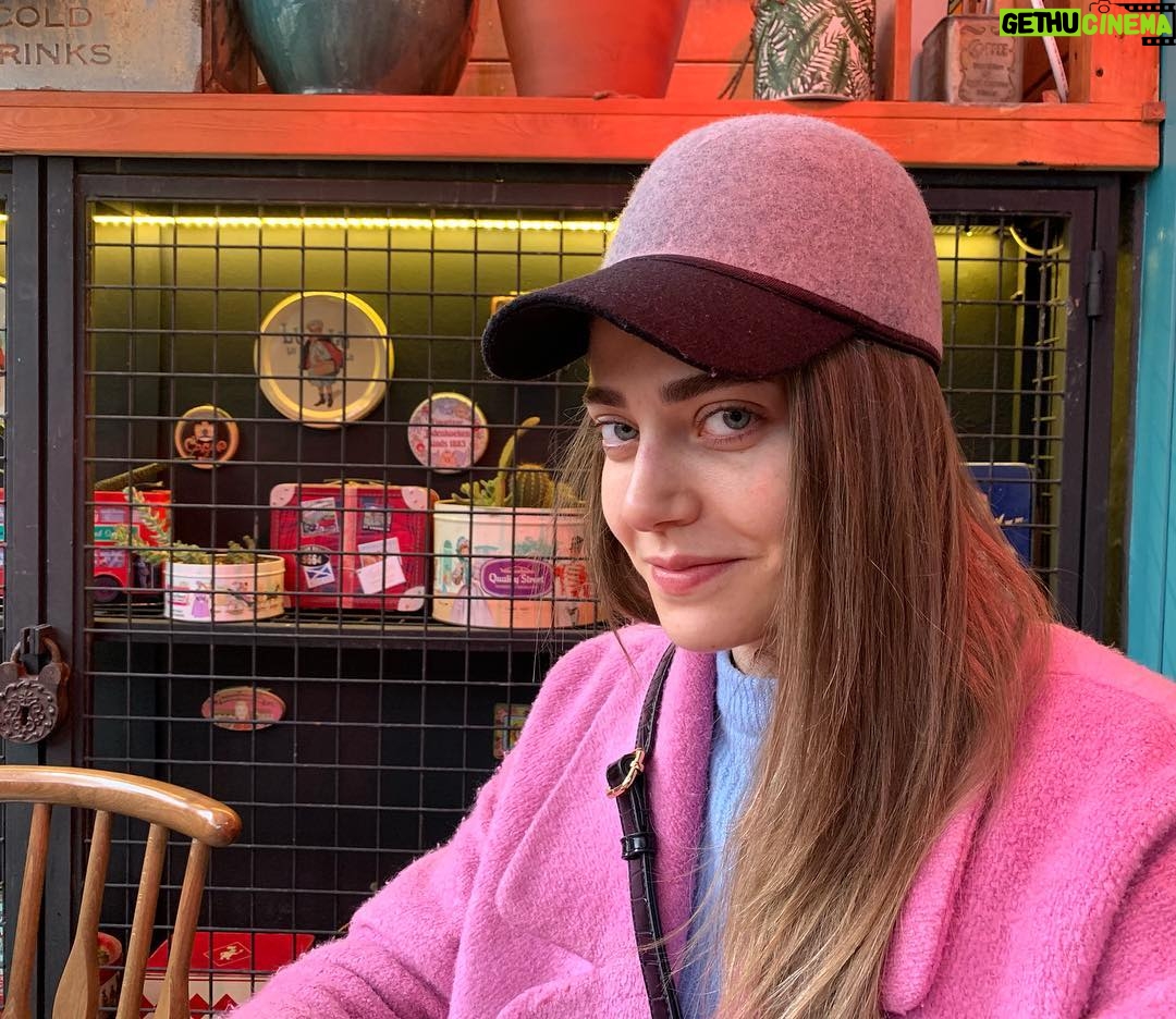 Öznur Serçeler Instagram - Tatilin son kahvaltisi 🐣 📷 @ygtguven