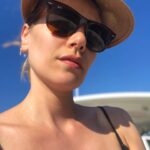 Öznur Serçeler Instagram - Talk to me baby