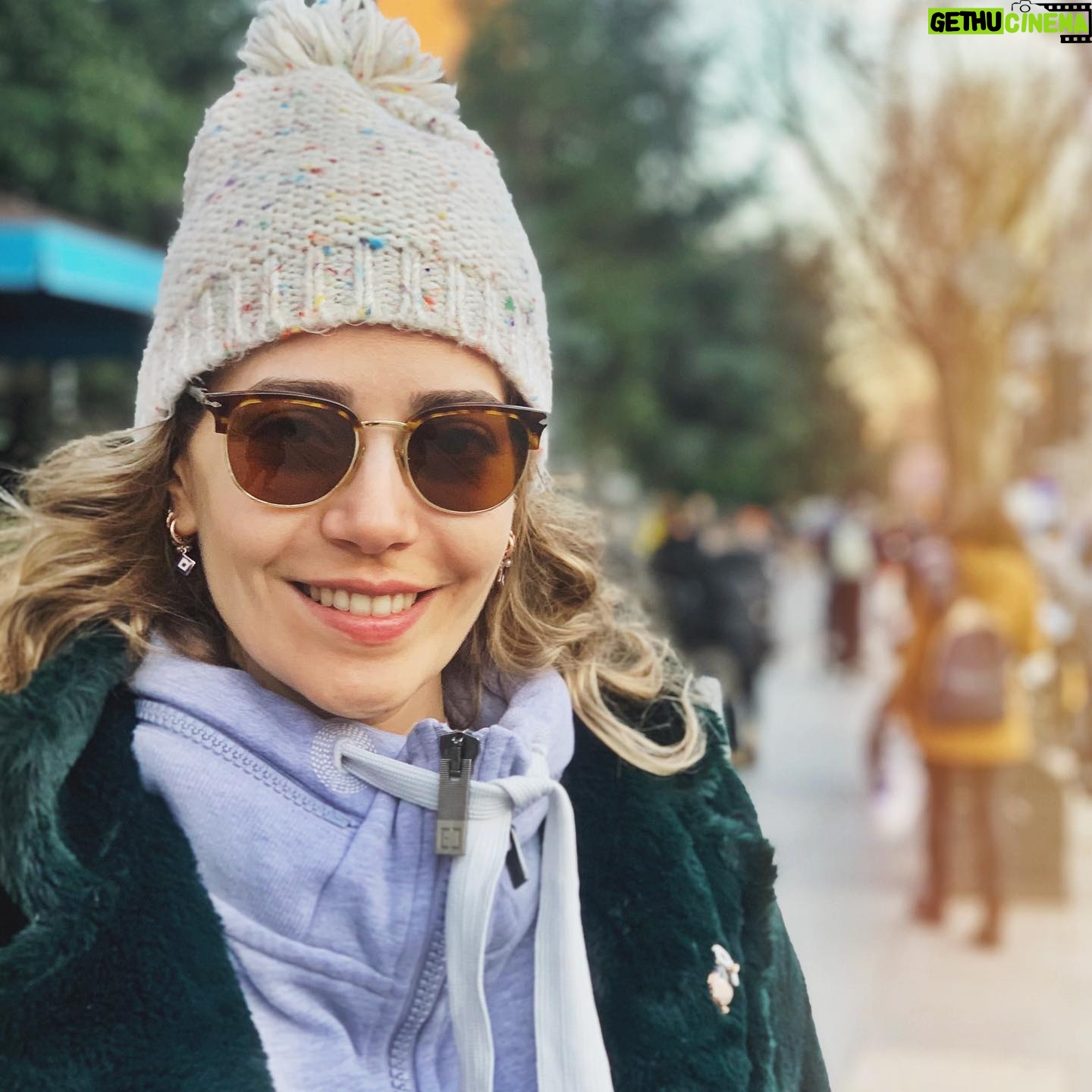 Öznur Serçeler Instagram - Ponponlu şapkam ve Ben 🐩