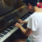 Öznur Serçeler Instagram – Batı doğu sentezi 🎹 🕺🏼
@debussy89