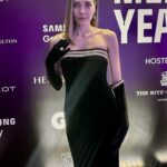 Öznur Serçeler Instagram – Geceden ✨

Tarocum 🏆👏🏼 @taroemir 

🖤Styling: 
@hamiyetaktass  @management.be 

Elbise: @labarinstudio
Takı: @tophilss