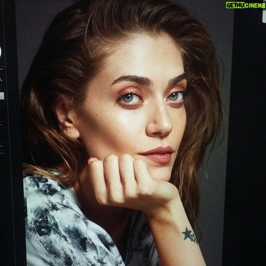 Öznur Serçeler Instagram - #eleledergisi #çekiminden #bir #tbt
