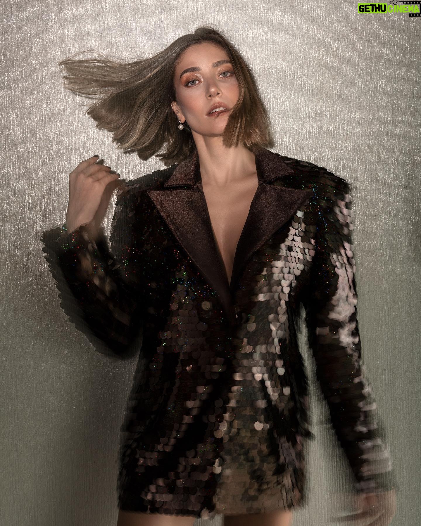 Öznur Serçeler - 200.1K Likes - 🪩
Fotoğraf: @cemtalu
Styling: @hamiyetaktass
Saç: @mesut.ozuzun
Makyaj: @makeup_aysealtunyildiz
@rafflesistanbul
@management.be