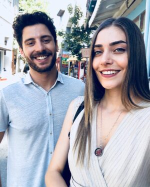Öznur Serçeler Instagram - Leyla ve Osman ✌🏼
#erkencikuş