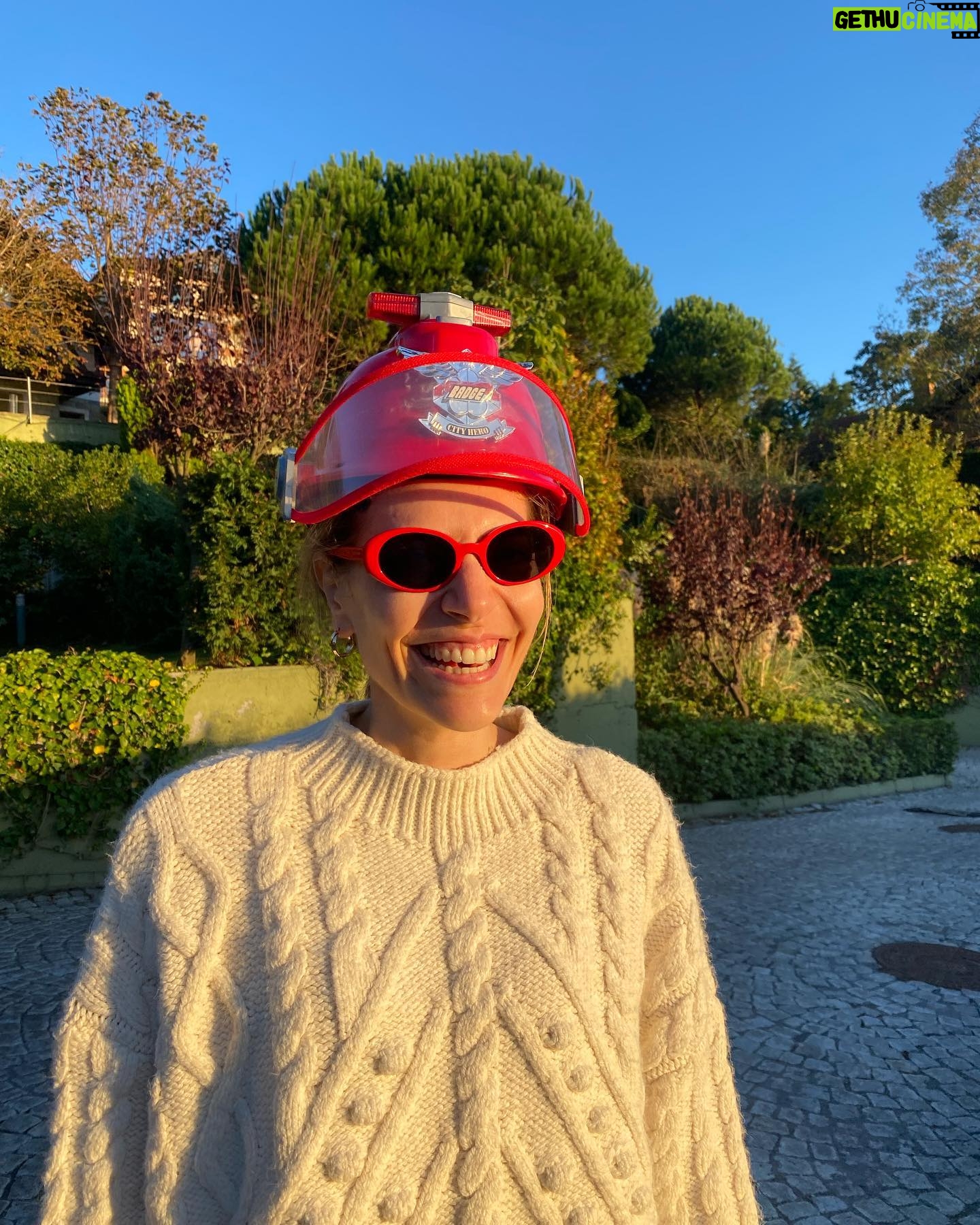Öznur Serçeler Instagram - Biraz kafamıza taktık bugün ⛑️