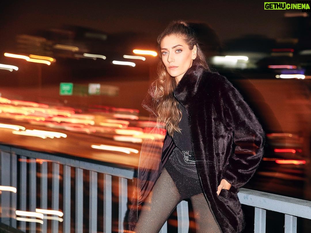 Öznur Serçeler Instagram - 🌉 @allmagazine Röportaj : @timurcanersoy Fotoğraf: @unalturhan Moda Editörü: @melisaacomert Saç: @remziates Makyaj: @akbulutmurat