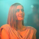 Öznur Serçeler Instagram – 51 bölüm boyunca tüm ekip arkadaşlarımla bir aile gibi olduk. Hep beraber bu hikayeye hayat verdik. Ben de bu hikayenin bir parçası  olduğum için çok mutluyum. En başından beri bizimle birlikte olduğunuz, ailemizin bir parçası olduğunuz için teşekkürler. Yeni hikayelerde görüşmek üzere 🙋🏼‍♀️ #erkencikuşveda