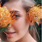 Öznur Serçeler Instagram – Karantina döneminde Facetime aracılığla Sevgili Burcum Baygut ile yaptığımız @harpersbazaarturkiye dergi çekiminden 🌾

Fotograf: @burcumbaygut 
Styling: @tugcekilincli 
Pr icon: @basakgunesberk