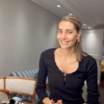 Öznur Serçeler Instagram – Her yeni gün bambaşka bir macera bambaşka bir duygu benim için ✨ 
Tüm bu duyguları doyasıya yaşarken yüzümde bırakacağı izleri endişe etmiyorum çünkü Sebamed Wrinkler Filler hep yanımda 💗

#hayatyaşındanfazlası ✨
@sebamedturkiye