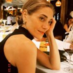 Öznur Serçeler Instagram - Anlat anlat dinliyorum seni vallahi kulağım sende