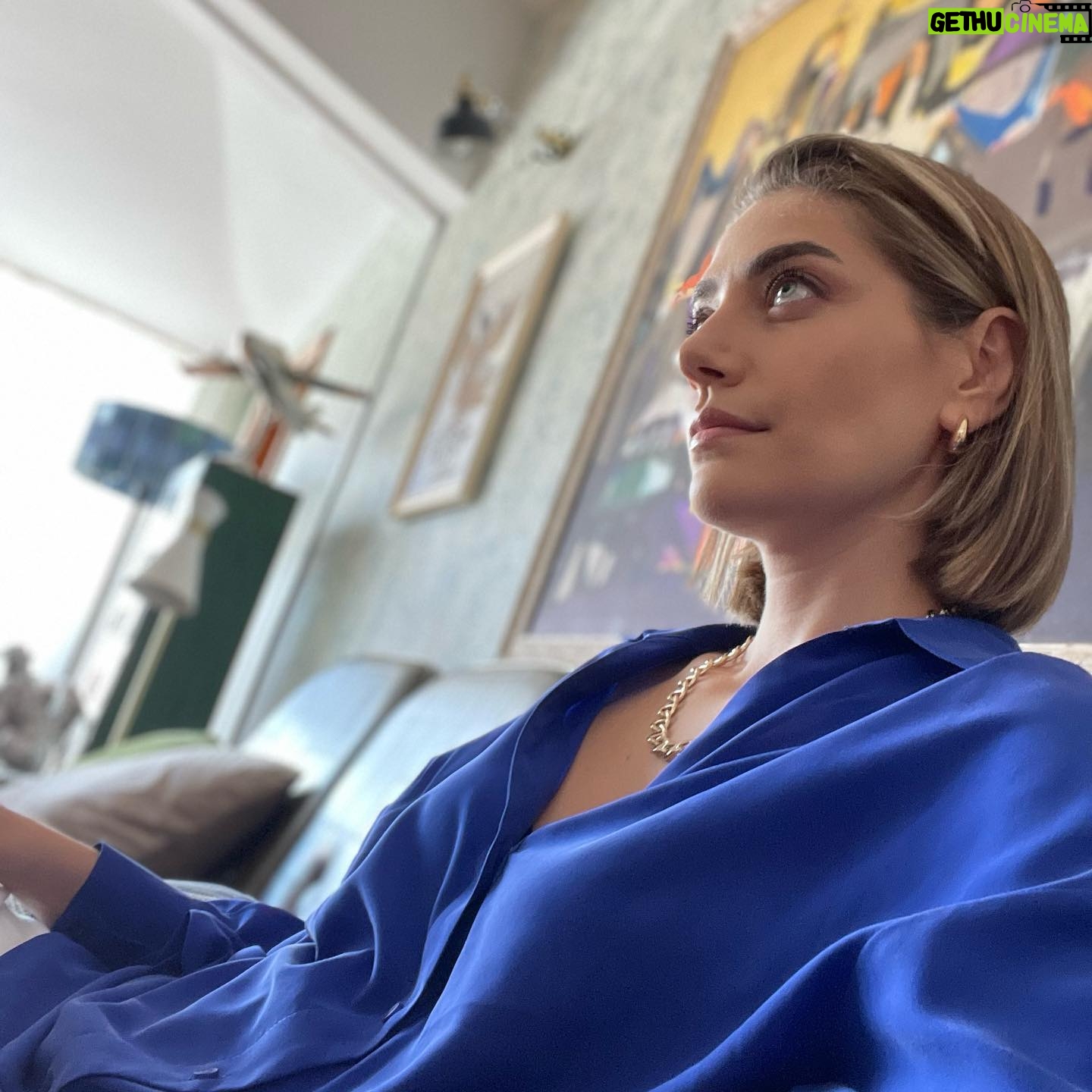 Öznur Serçeler - 210.1K Likes - 💙