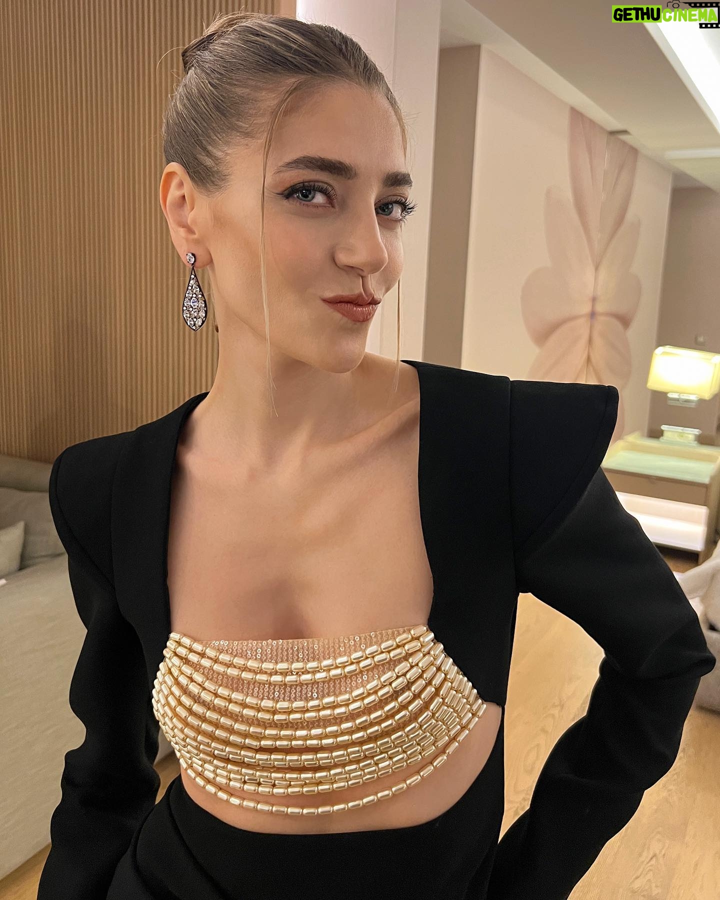 Öznur Serçeler - 556.2K Likes - Altın Kelebek ✨
Beni bu geceye hazırlayan herkese teşekkür ederim 🙏🏻🩷