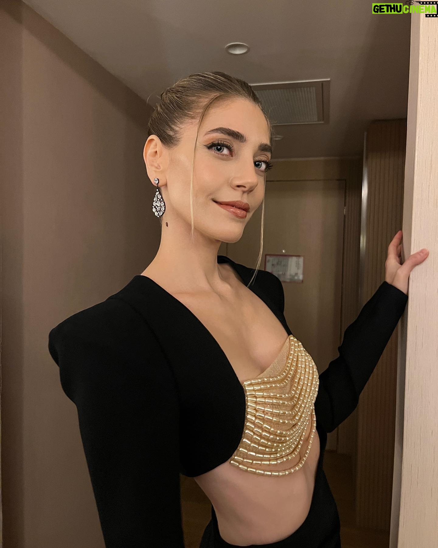 Öznur Serçeler - 556.2K Likes - Altın Kelebek ✨
Beni bu geceye hazırlayan herkese teşekkür ederim 🙏🏻🩷