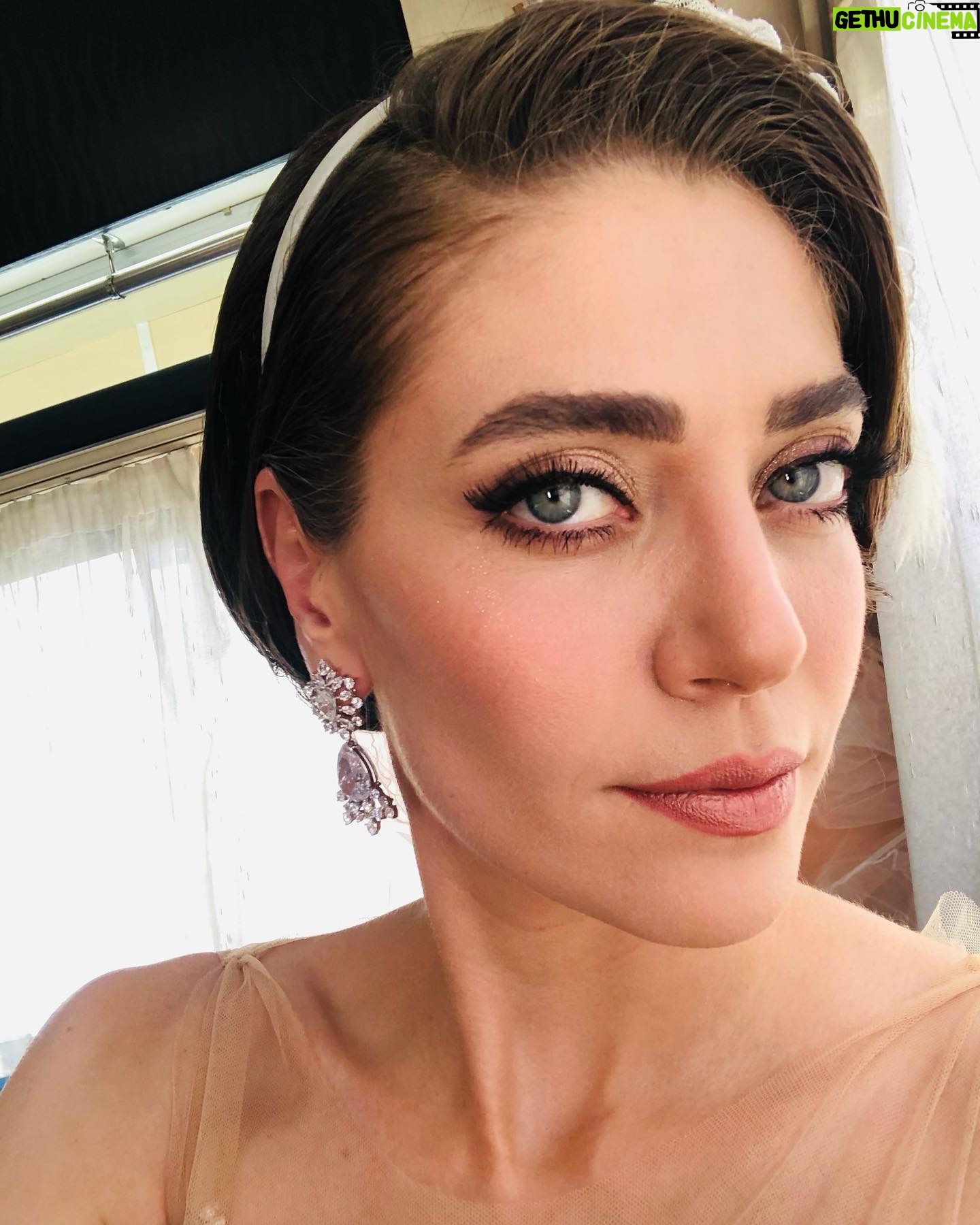 Öznur Serçeler Instagram - Allah Yazdıysa Bozsun - Eliz 👰🏼♀️ 😉 #film #ayb @lara1yapim @gokcetezdogan @caaligarii